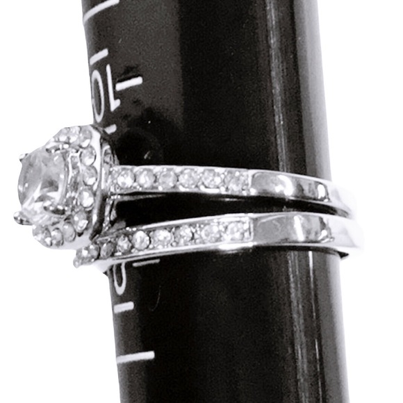 The Luxury White Sapphire Princess Ring Set - Picture 8 of 8